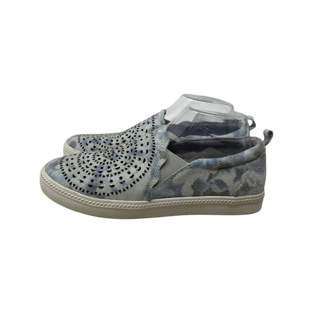 Earth Origins Sneaker Womens Size 8  Slip On Zeni Zelle Perforated Blue